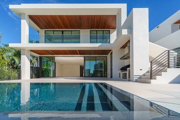 Pourquoi une piscine est un élément indispensable pour une propriété de prestige